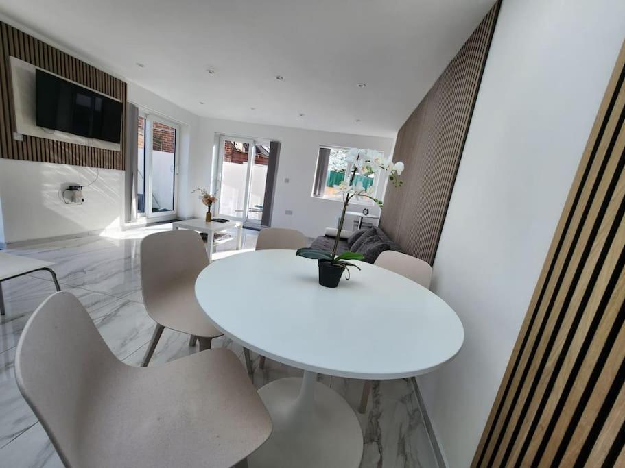 Spacious And Bright One Bedroom Apartment Oxford Exterior foto