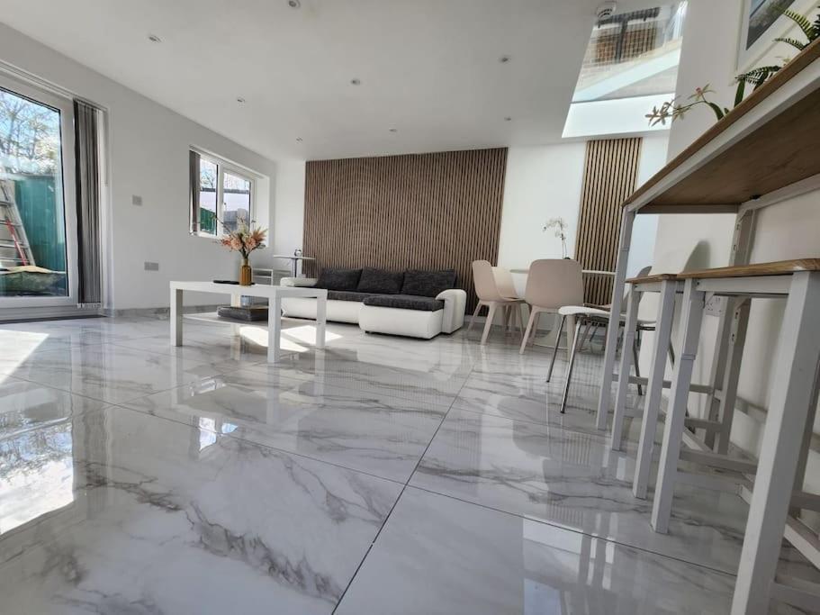 Spacious And Bright One Bedroom Apartment Oxford Exterior foto