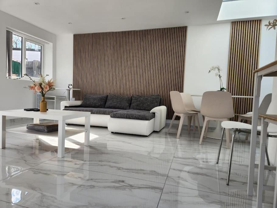 Spacious And Bright One Bedroom Apartment Oxford Exterior foto